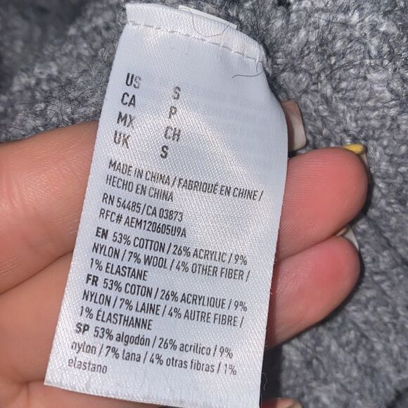 ✨ AEO Grey Thick Diamond Pattern Cable Knit Sweater✨ - Picture 4 of 5